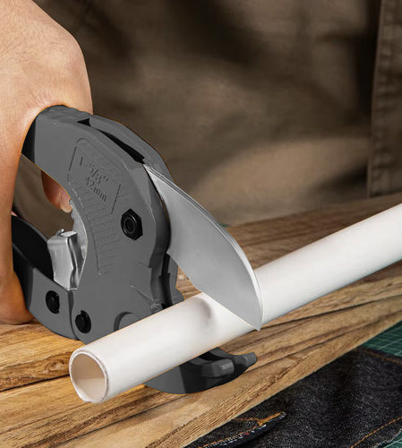 Set Za Obradu PEX Cijevi Do 42 mm – Škare, Kalibrator i Opruga