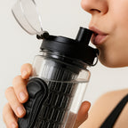 Sportska Boca za Vodu s Voćnim Umetkom 1L, Prozirna/Crna, 25 x 8 cm