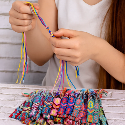 Set Konaca za Vez s 100 Boja i Priborom