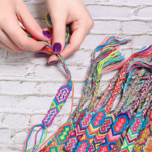 Set Konaca za Vez s 100 Boja i Priborom